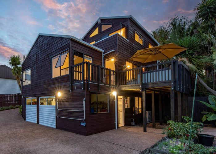  at 1/228 Old Titirangi Road, Titirangi, Auckland