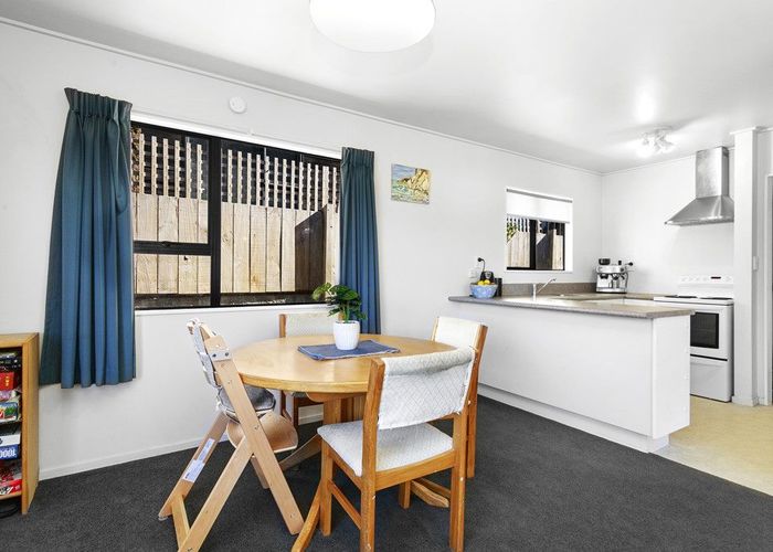  at 2/4 Dowse Drive, Maungaraki, Lower Hutt