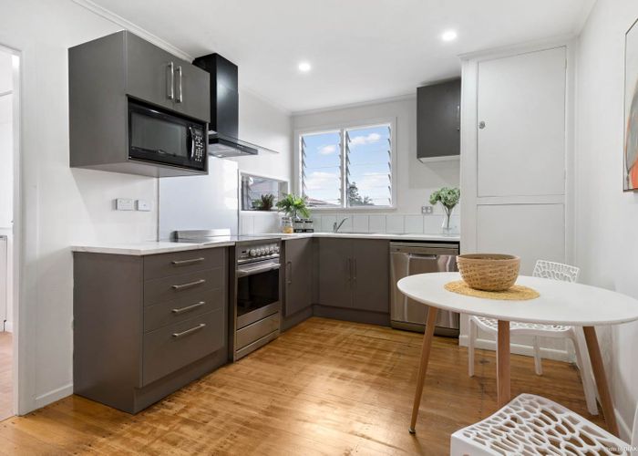  at 6 Cornwall Road, Mangere, Auckland