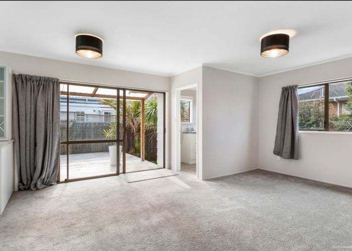  at 2/72 Onewa Road, Northcote Point, North Shore City, Auckland