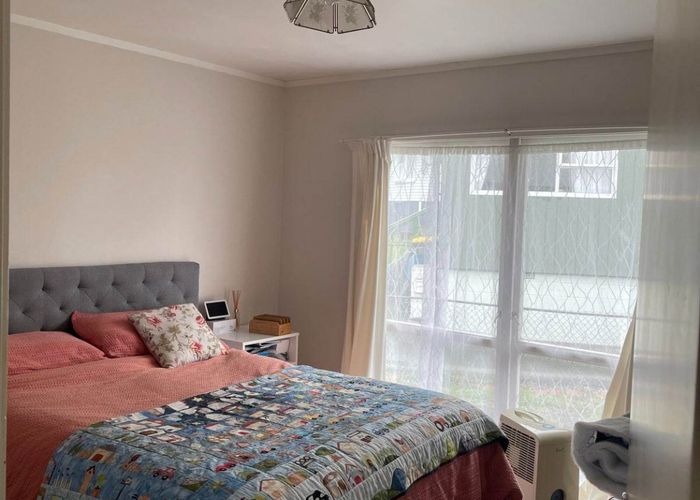  at 8 Sunvue Road, Glen Eden, Waitakere City, Auckland