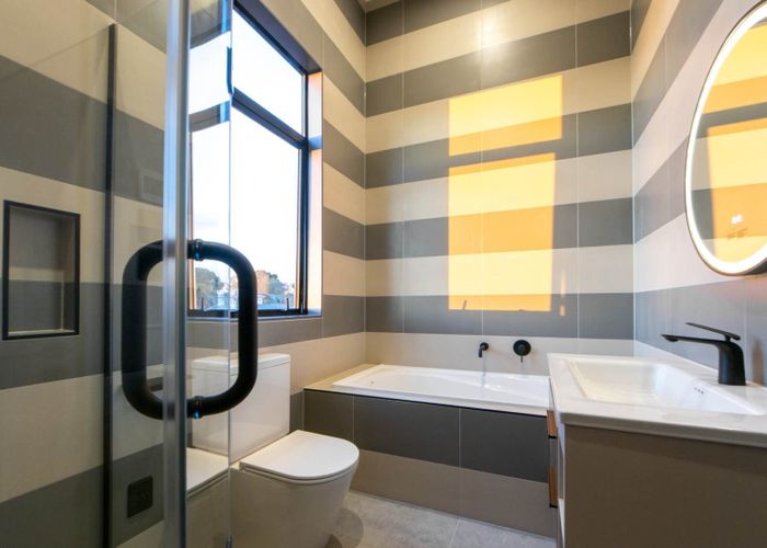  at 1/33 Williamson Avenue, Belmont, North Shore City, Auckland