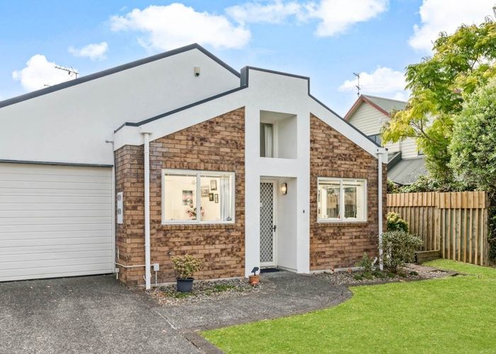  at 20 Vinograd Drive, Te Atatu Peninsula, Auckland