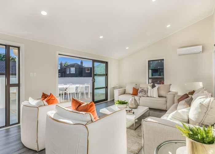  at 2/154 Orakei Road, Remuera, Auckland