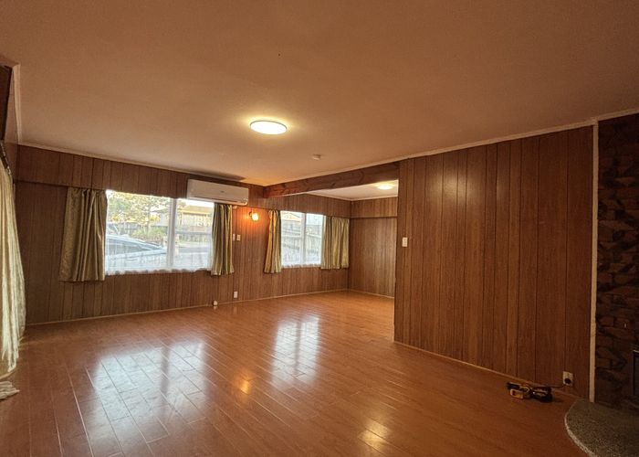  at 30 Kingdale Rd, Henderson, Waitakere City, Auckland