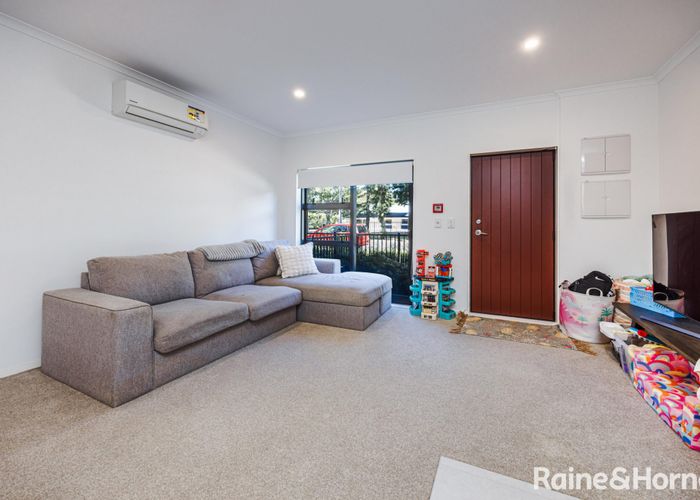  at 4/20 Bader Drive, Mangere, Manukau City, Auckland