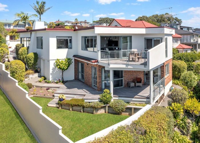  at 8 St Clair Place, Browns Bay, North Shore City, Auckland