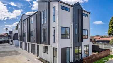  at 8/25 Taikata Road, Te Atatū Peninsula, Auckland