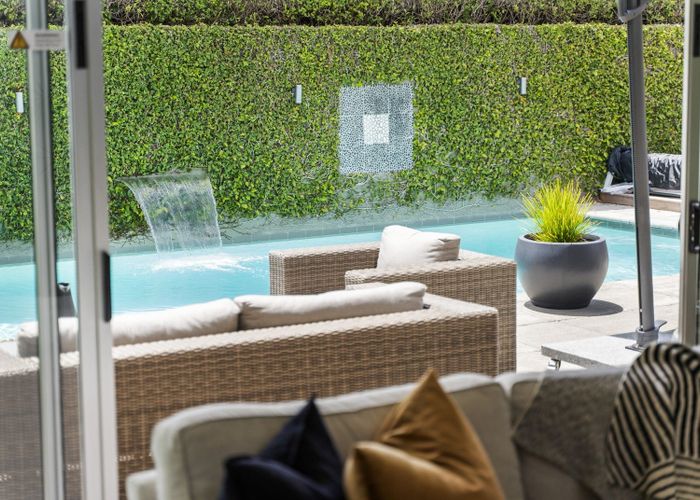  at 1/51 Beach ROAD, Mellons Bay, Auckland