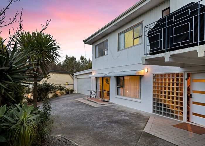  at 6 Fayette Place, Te Atatu South, Auckland