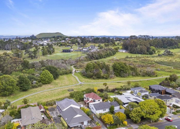  at 2/131 Grand Drive, Remuera, Auckland