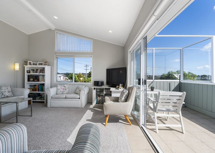  at 1/85 Deep Creek Road, Waiake, North Shore City, Auckland