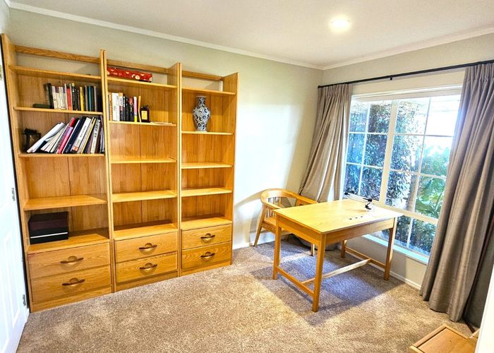  at 5 Aspatria Place, Northpark, Manukau City, Auckland