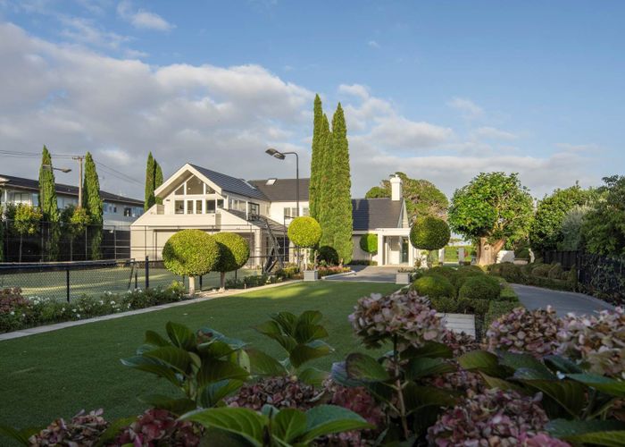  at 286 Hurstmere Road, Takapuna, North Shore City, Auckland