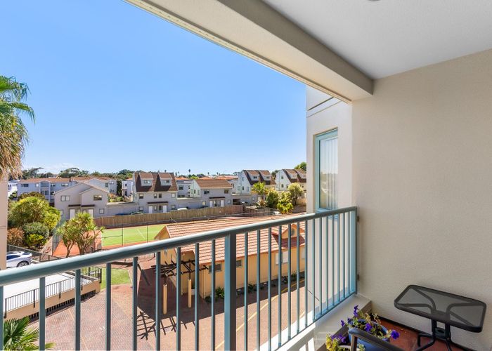  at 15/3b Harrison Road, Mount Wellington, Auckland City, Auckland