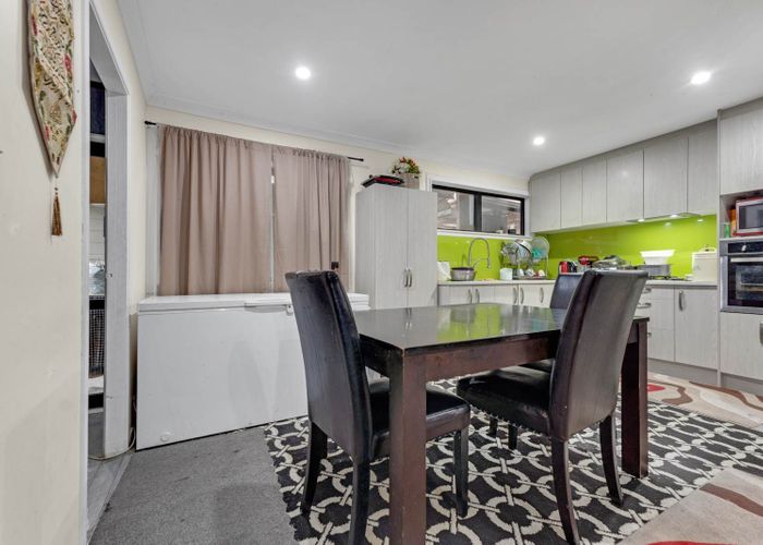  at 6 Caserta Place, Clover Park, Auckland