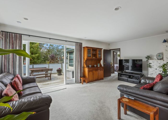  at 46 Normanton Street, Glenfield, North Shore City, Auckland