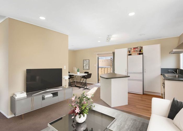  at 2/799 Beach Road, Browns Bay, North Shore City, Auckland