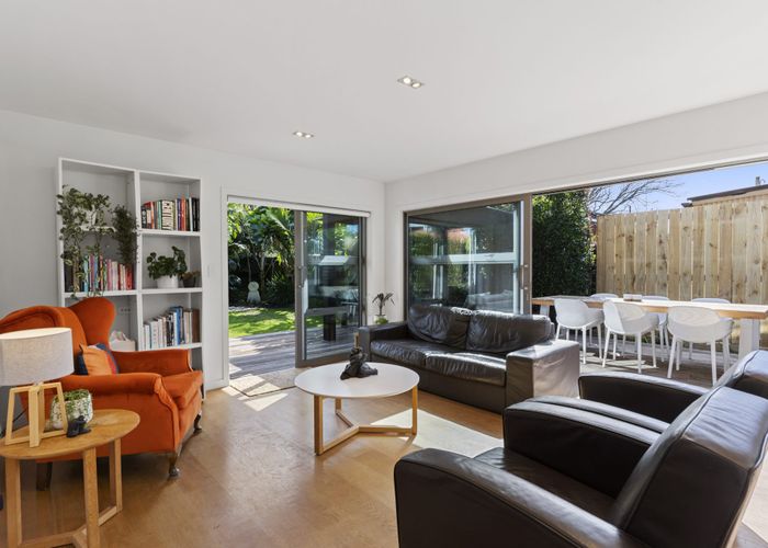  at 216 Riverside Avenue, Point England, Auckland