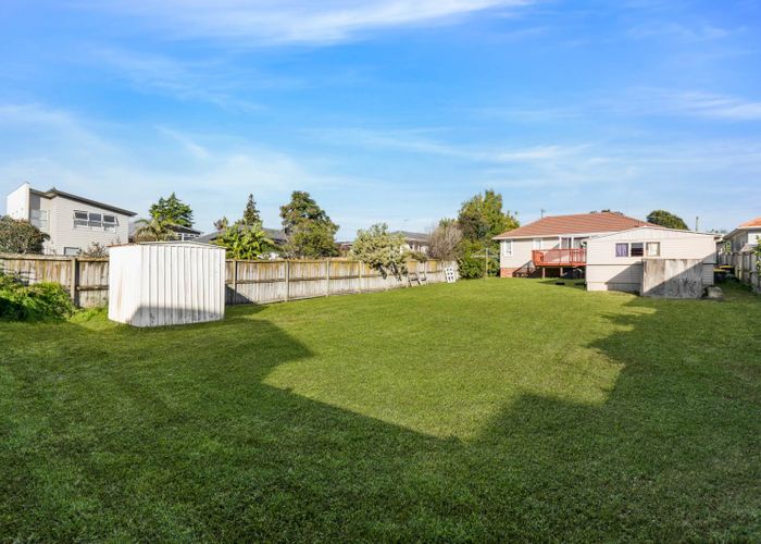  at 5 Fairdene Avenue, Henderson, Auckland