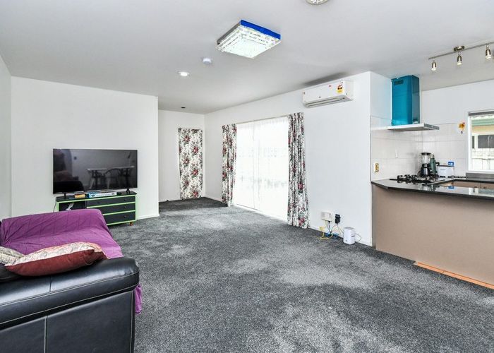  at 2/94 Pah Road, Papatoetoe, Auckland