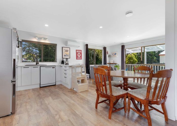  at 2/137 Awaroa Road, Helensville, Rodney, Auckland
