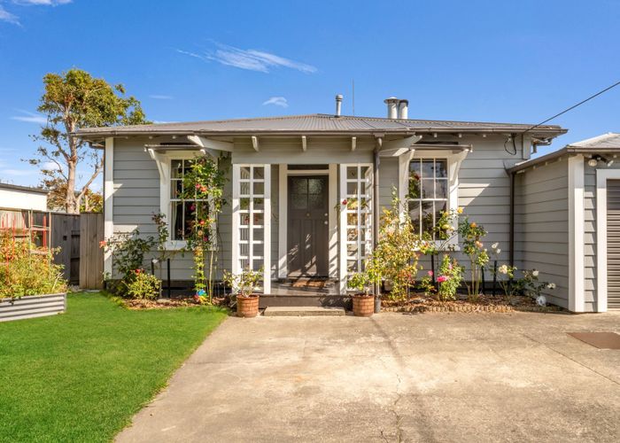  at 6 Fairs Road, Milson, Palmerston North, Manawatu / Whanganui