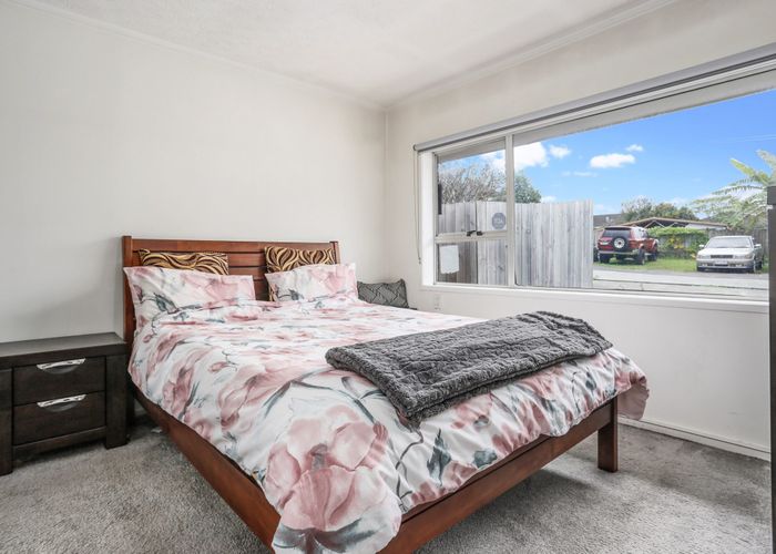  at 2/8 Stamford Park Road, Mount Roskill, Auckland