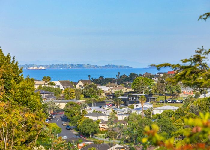 at 2/88 Arran Road, Browns Bay, Auckland