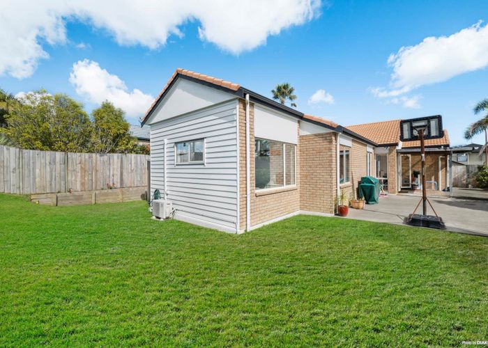  at 11 Fearnley Grove, Albany, Auckland