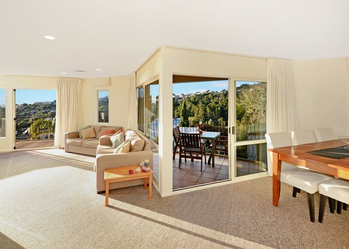  at 2/85 Island Bay Road, Beach Haven, Auckland