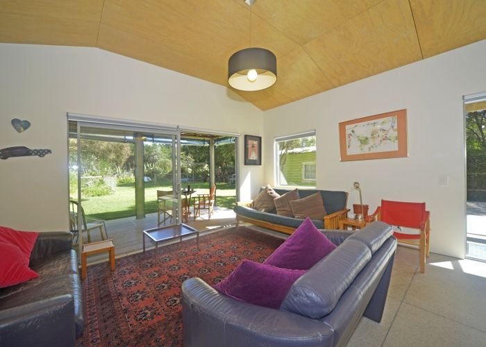 at 14 Drake Street, Waikawa Beach