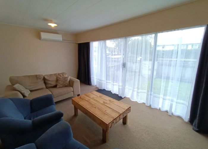  at 2/45 Royal St, Ebdentown, Upper Hutt, Wellington