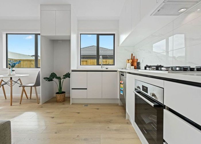  at 2/48 Heath Street, St Andrews, Hamilton