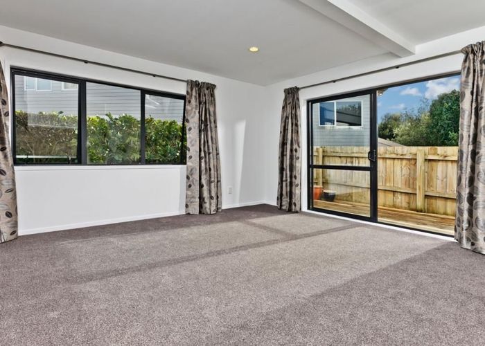  at 1/5 Kilham Avenue, Northcote, North Shore City, Auckland