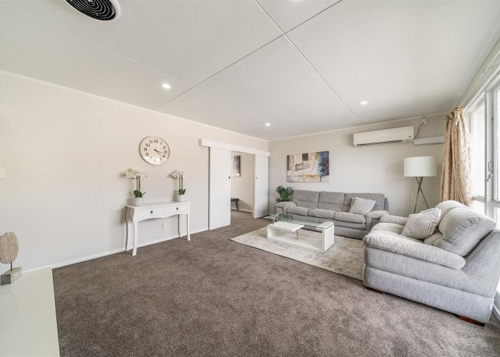  at 2/17 Oregon Drive, Maoribank, Upper Hutt