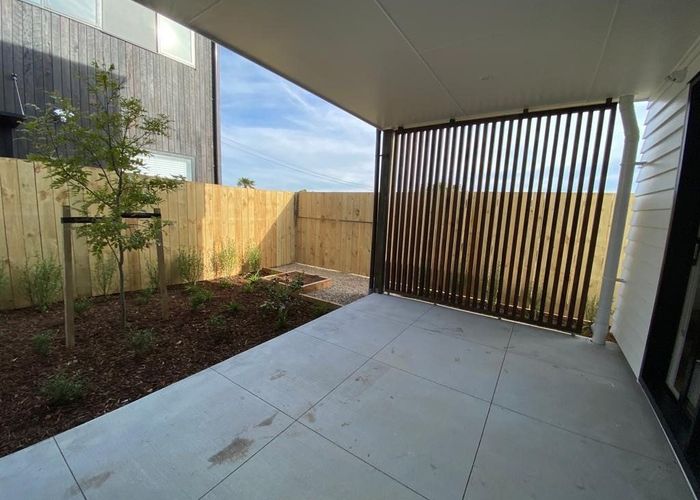  at 2/5 Brandon Road, Glen Eden, Waitakere City, Auckland