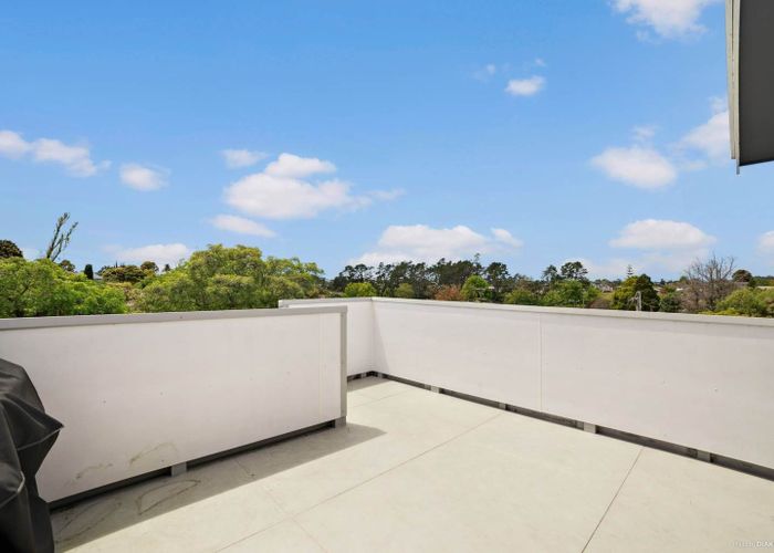  at 3 Spargo Road, Massey, Waitakere City, Auckland