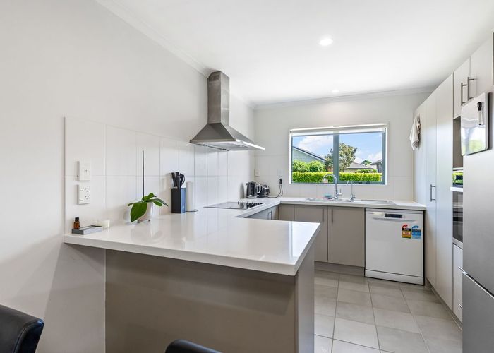  at 4 Wakaroa Avenue, Te Atatu Peninsula, Waitakere City, Auckland