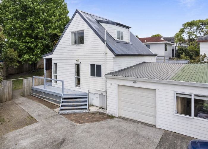  at 2/6 Sandgate Avenue, Botany Downs, Auckland