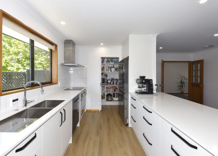  at 4 Harlech Mews, Avonhead, Christchurch City, Canterbury