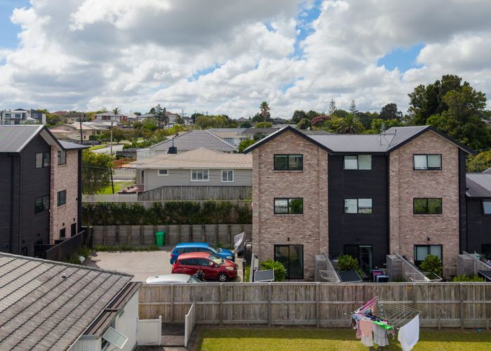  at 3/137 View Road, Sunnyvale, Waitakere City, Auckland