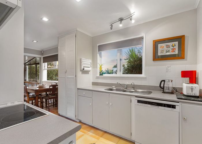  at 122 Lynbrooke Avenue, Blockhouse Bay, Auckland