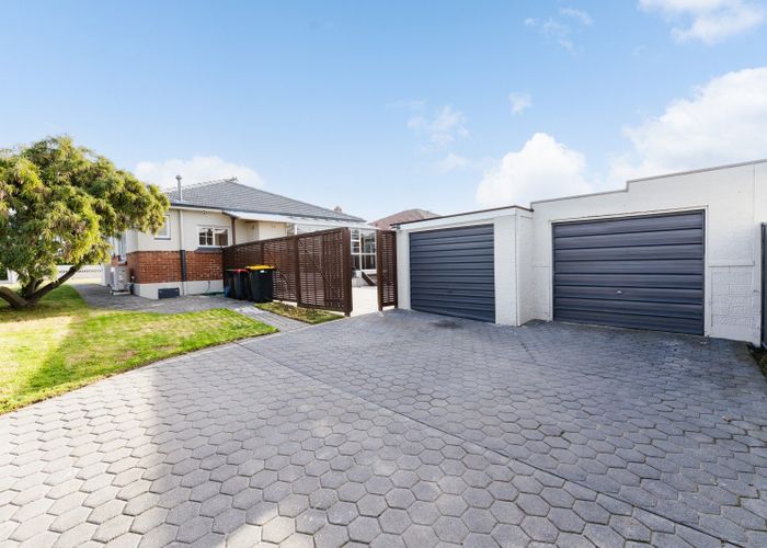  at 27 Isadore Road, Saint Clair, Dunedin