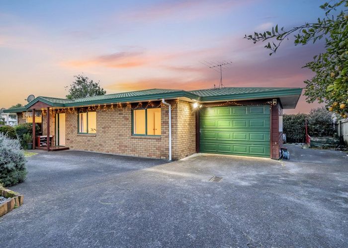  at 14 Swanson Oaks, Swanson, Waitakere City, Auckland