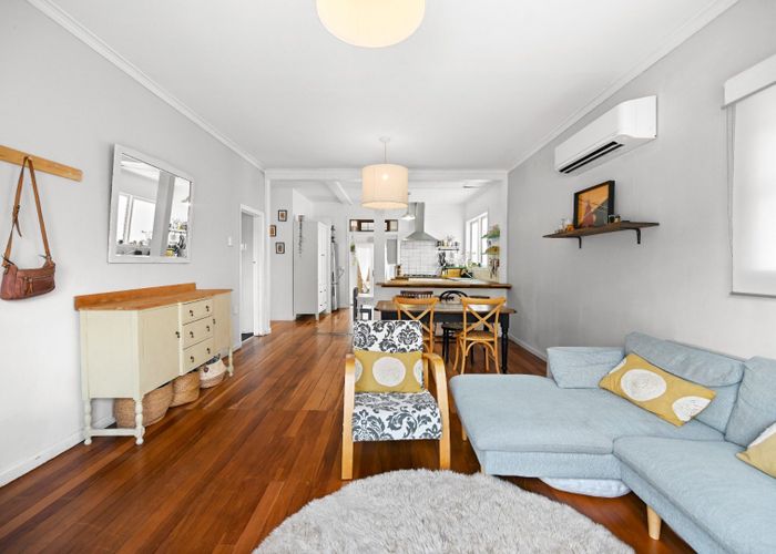  at 35 Oxford Street, Fairfield, Hamilton