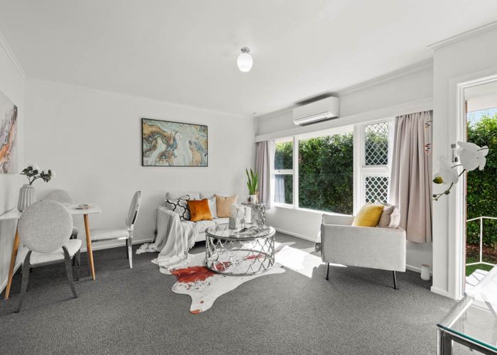  at 2/33 Dominion Street, Takapuna, North Shore City, Auckland