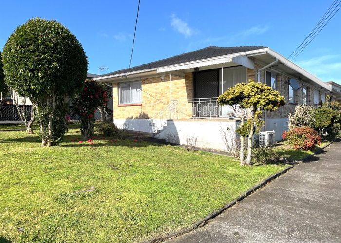  at 1/71 Royal View Road, Te Atatu South, Waitakere City, Auckland