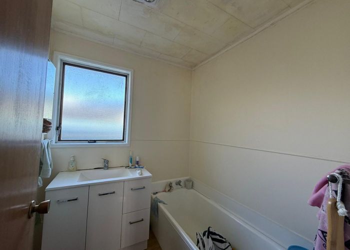  at 5 Chesley Place, Half Moon Bay, Auckland