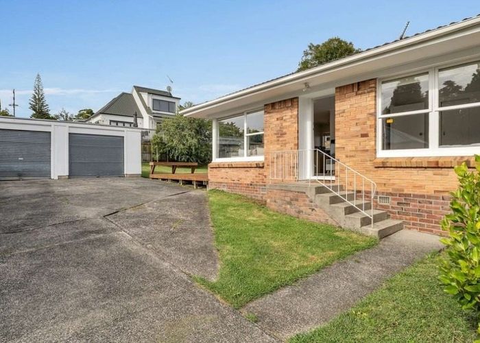  at 2/8 Wykeham Pl, Glenfield, North Shore City